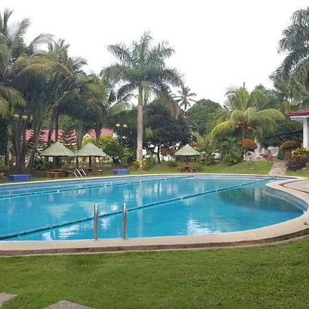 Phil Oasis Hotel & Resort Silang Buitenkant foto