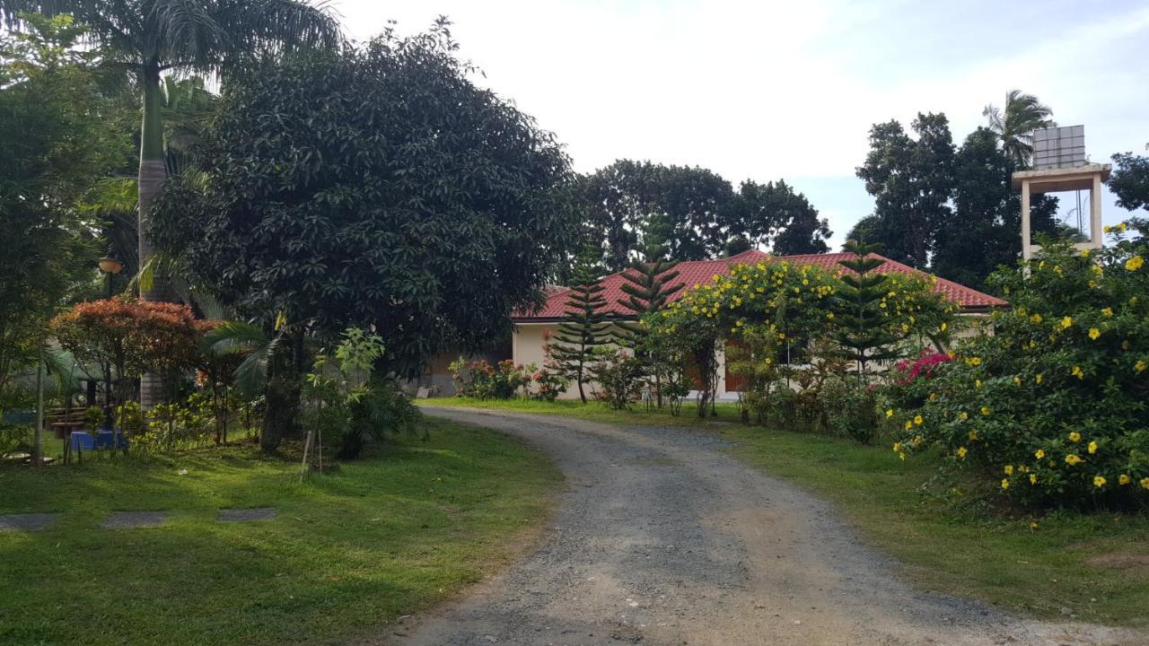 Phil Oasis Hotel & Resort Silang Buitenkant foto