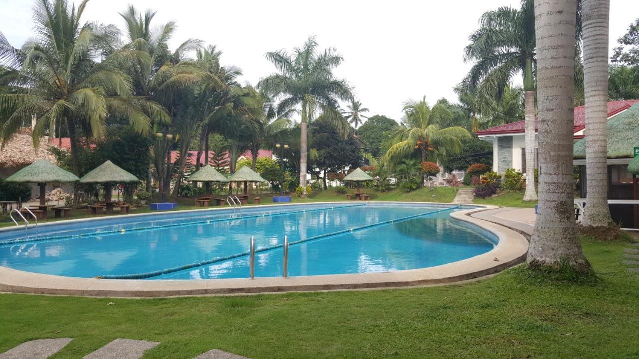 Phil Oasis Hotel & Resort Silang Buitenkant foto