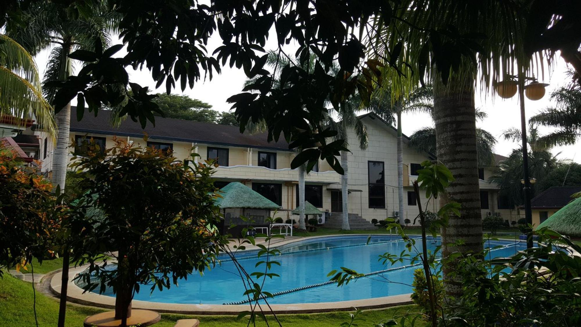 Phil Oasis Hotel & Resort Silang Buitenkant foto