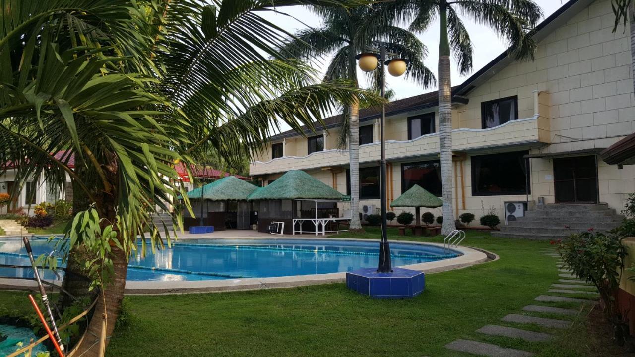 Phil Oasis Hotel & Resort Silang Buitenkant foto