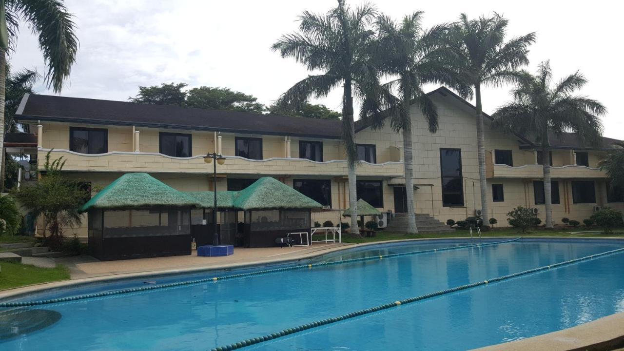 Phil Oasis Hotel & Resort Silang Buitenkant foto