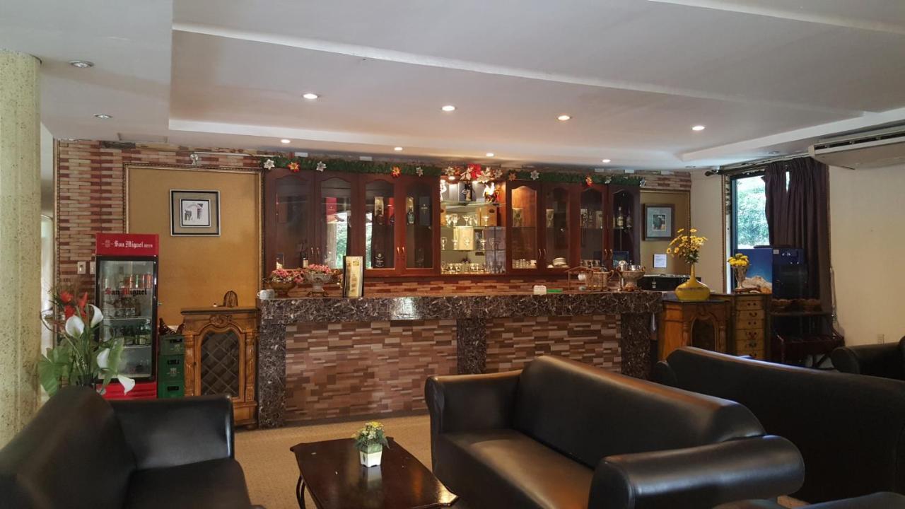 Phil Oasis Hotel & Resort Silang Buitenkant foto