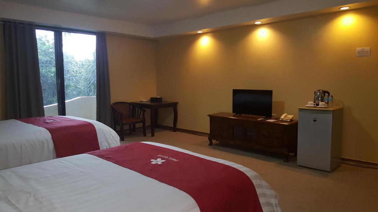 Phil Oasis Hotel & Resort Silang Buitenkant foto