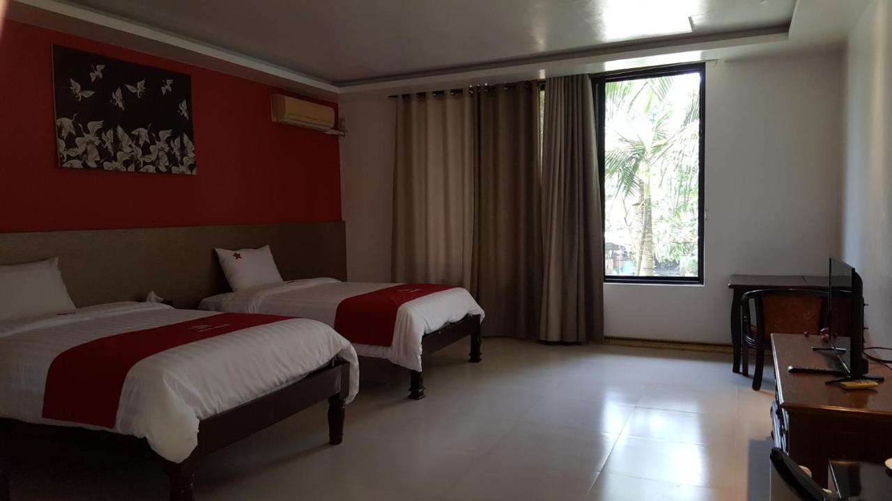 Phil Oasis Hotel & Resort Silang Buitenkant foto
