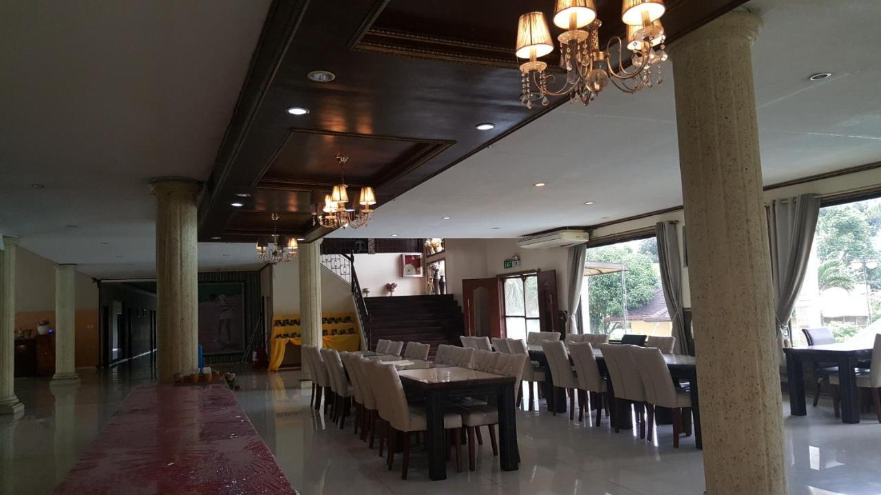 Phil Oasis Hotel & Resort Silang Buitenkant foto