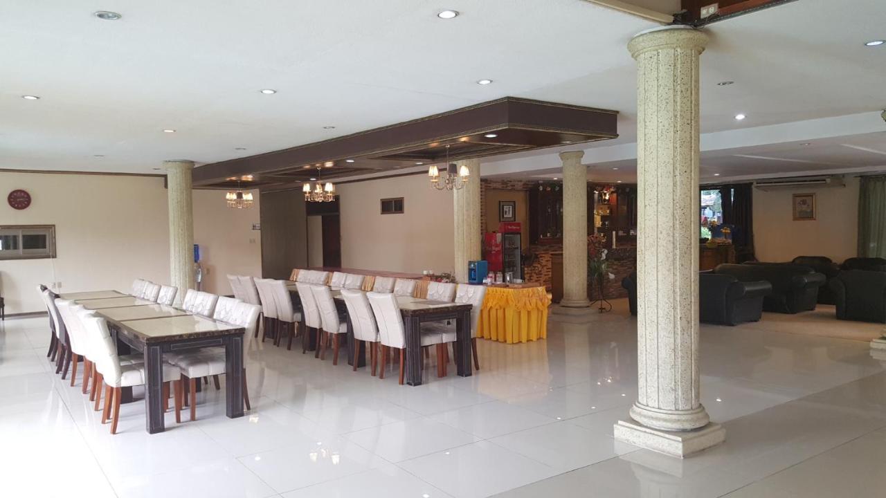 Phil Oasis Hotel & Resort Silang Buitenkant foto