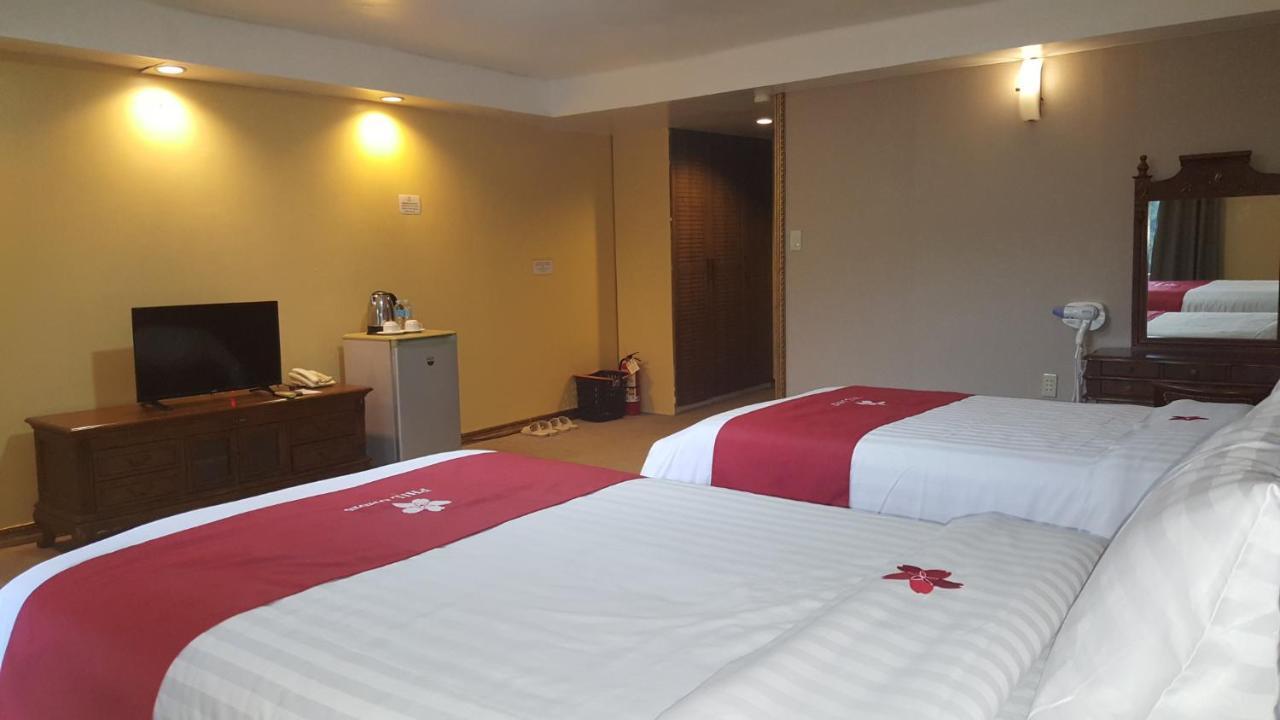 Phil Oasis Hotel & Resort Silang Buitenkant foto